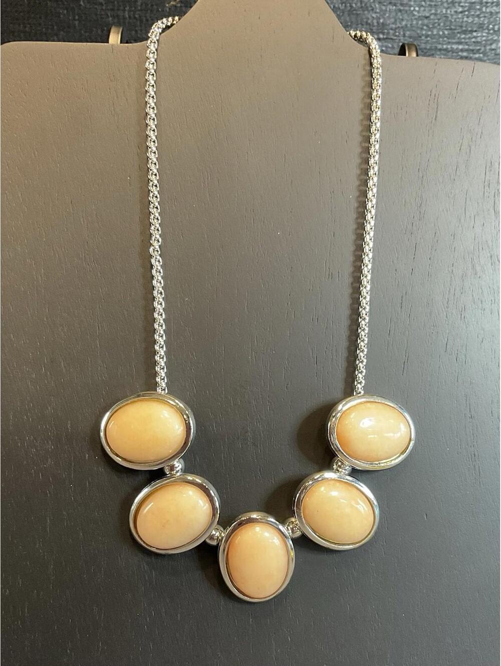 NWOT Silver Tone Necklace W/Oval Pendants # 1222